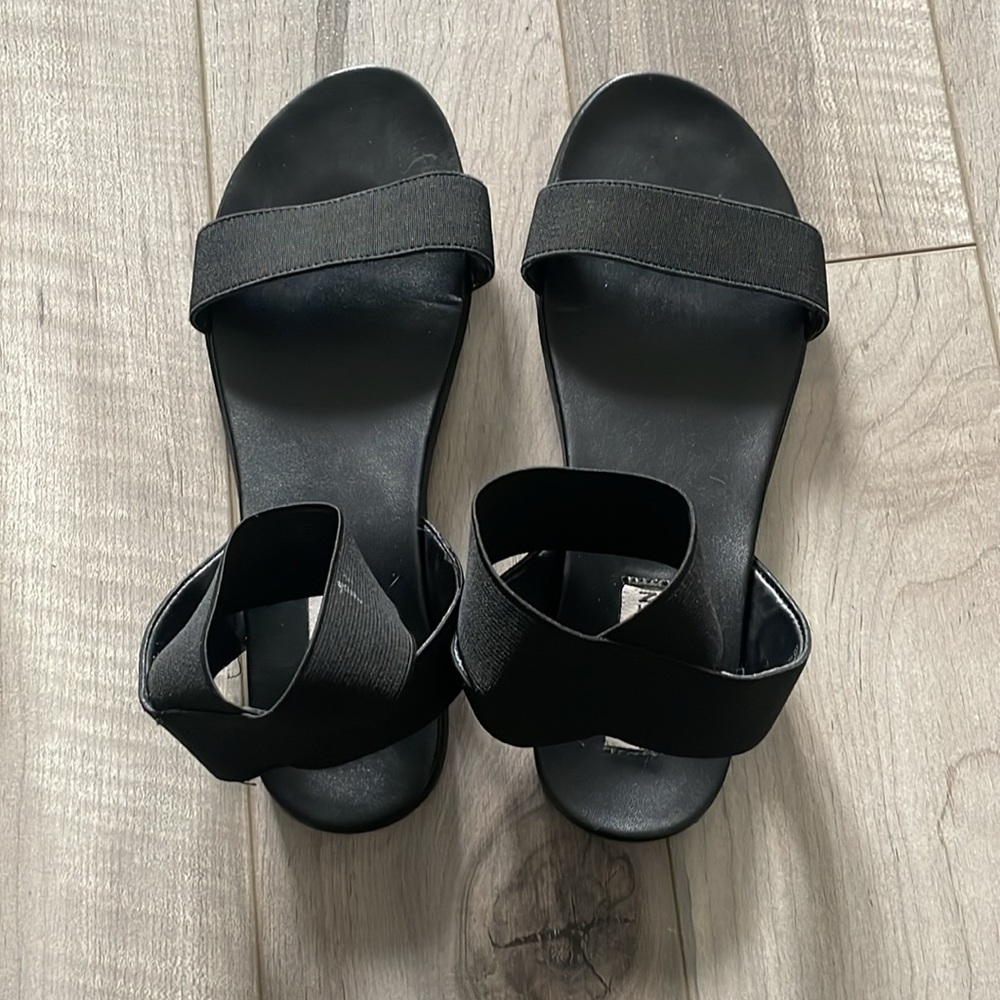 Steve Madden Emeril Black Sandal 🖤